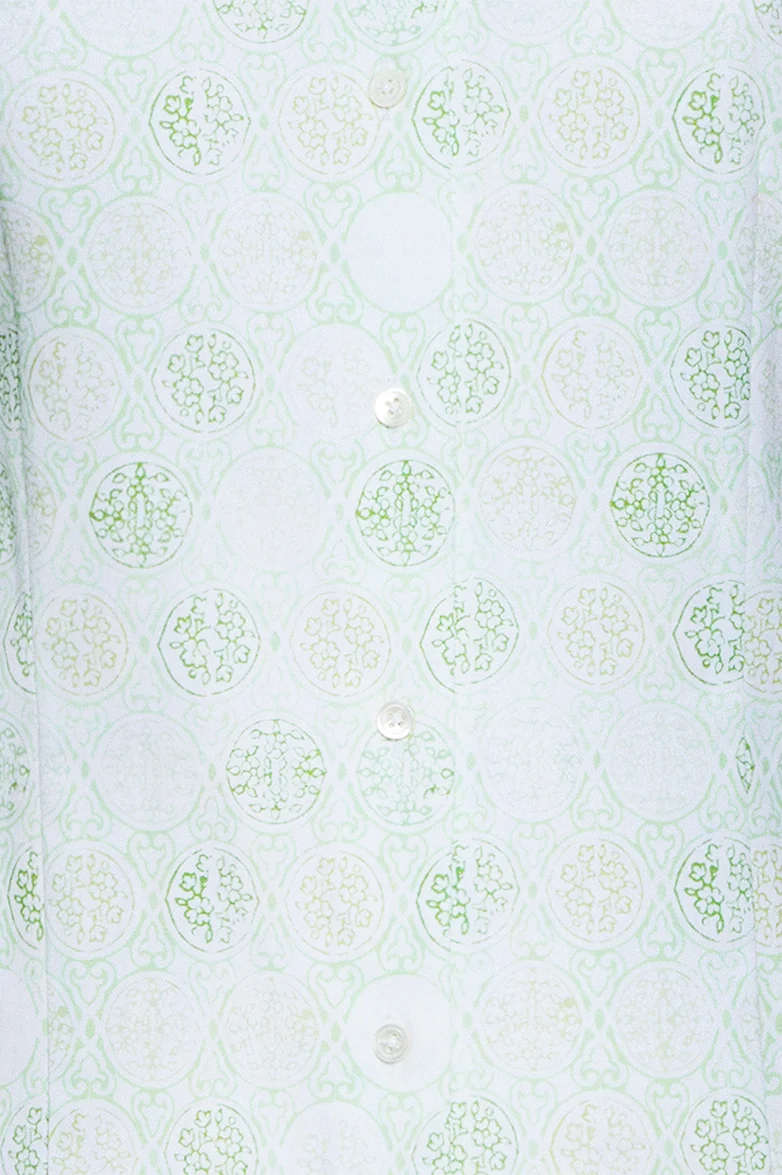 Bluse mit hand gedruckten Modeln