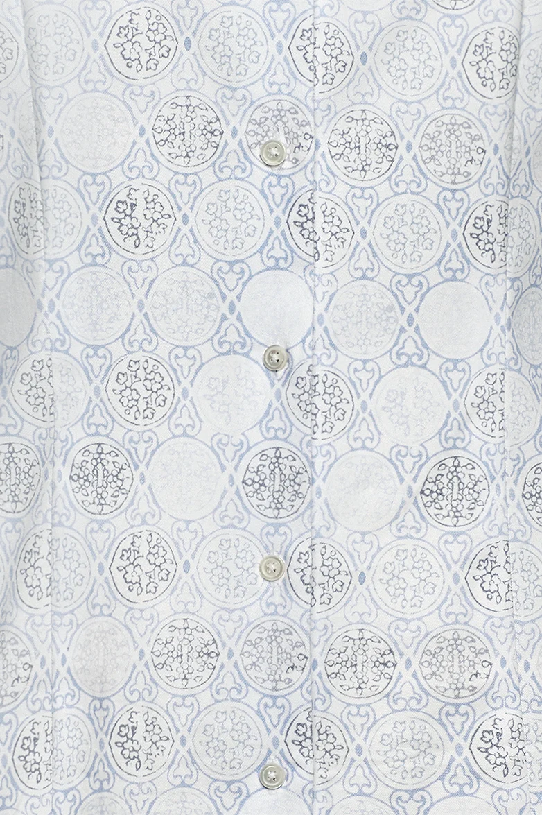 Bluse mit hand gedruckten Modeln
