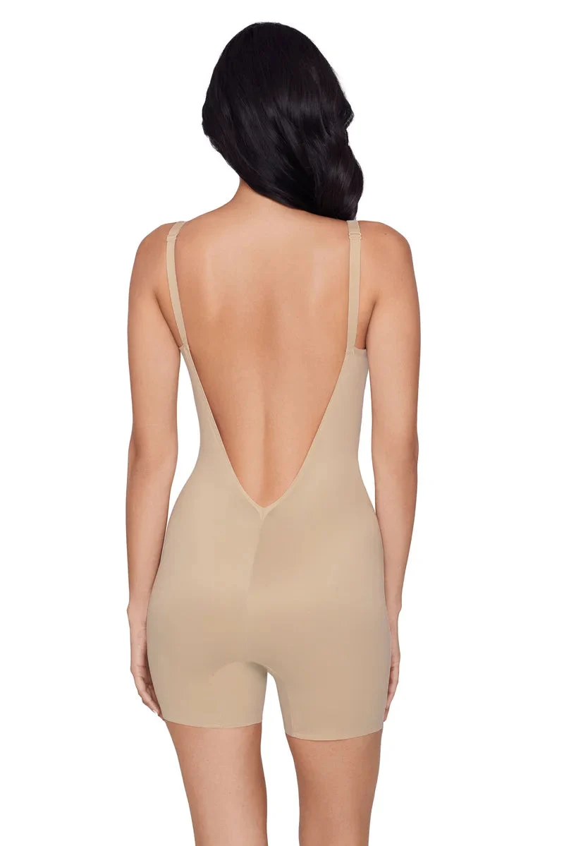 Miraclesuit Shapewear – All-in-One-Bikeshorts mit tiefem Rücken, warmes Beige