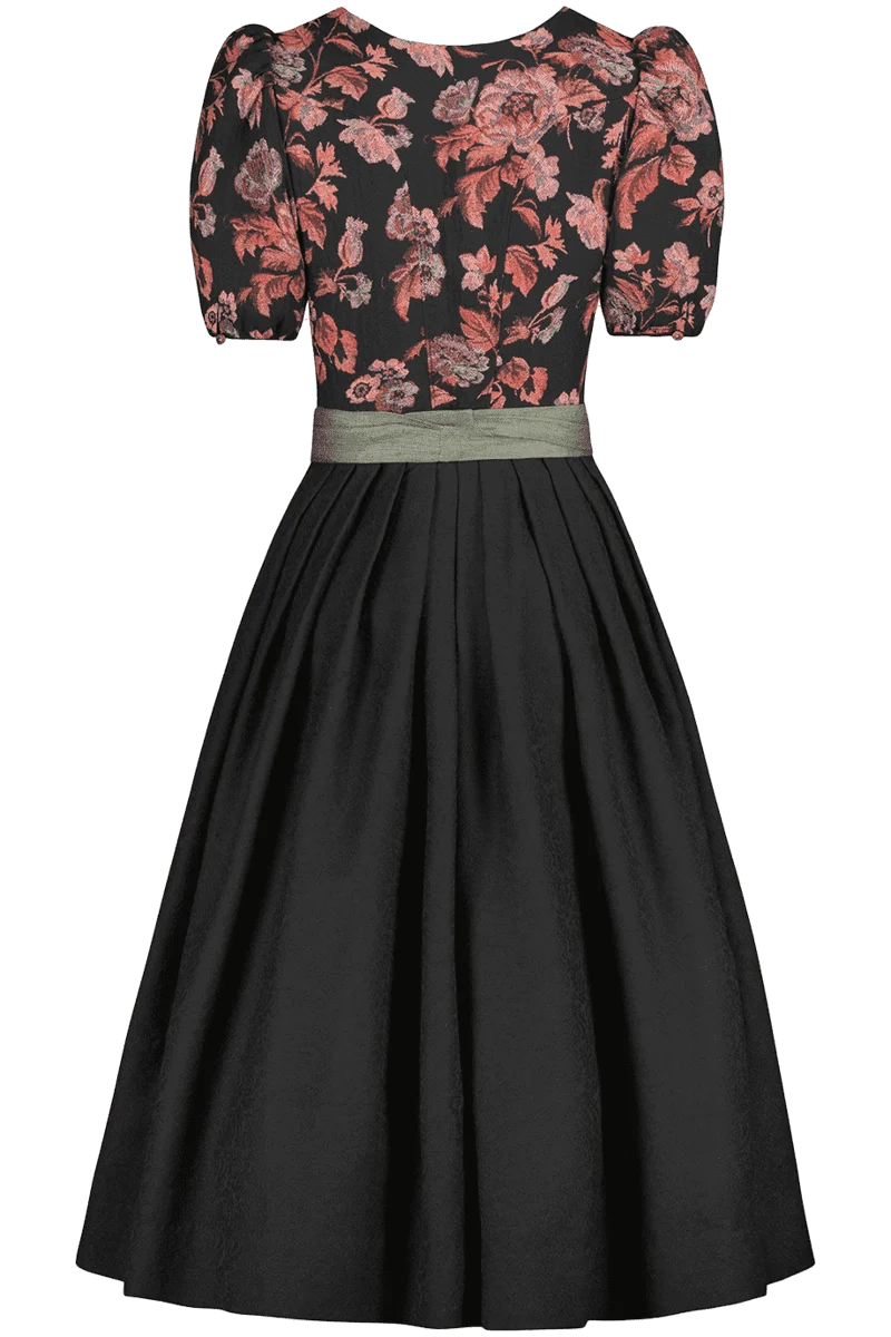 Dirndl lang mit Ärmeln