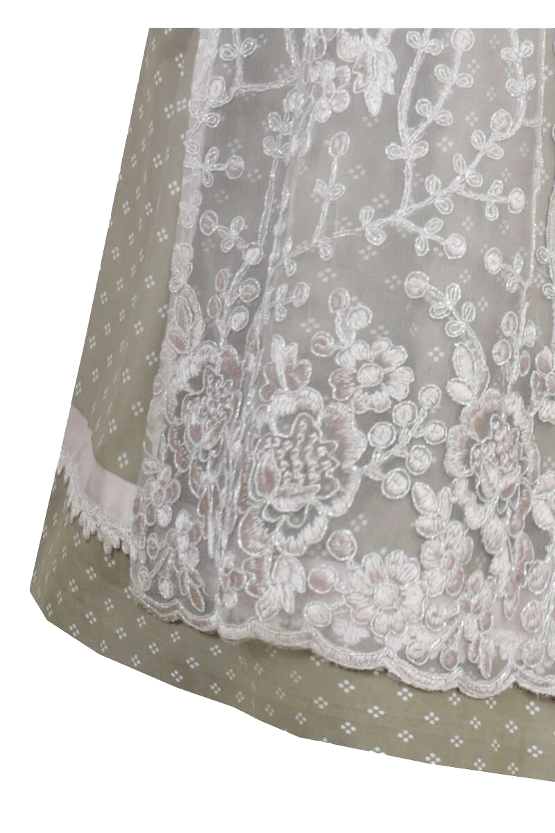 Mini-Dirndl mit Spitzenschürze