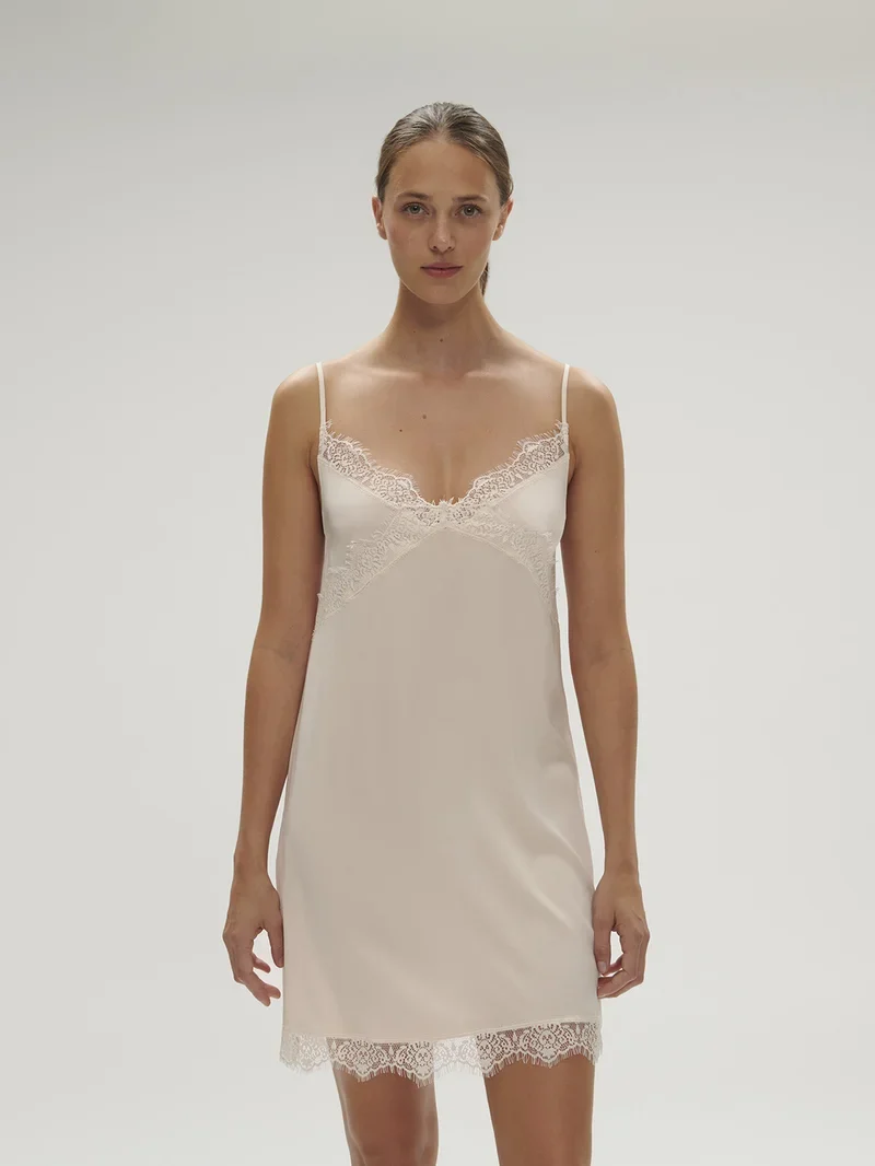 Simone Perele - Satin Secrets Kurzes Nachthemd Sakura Pink