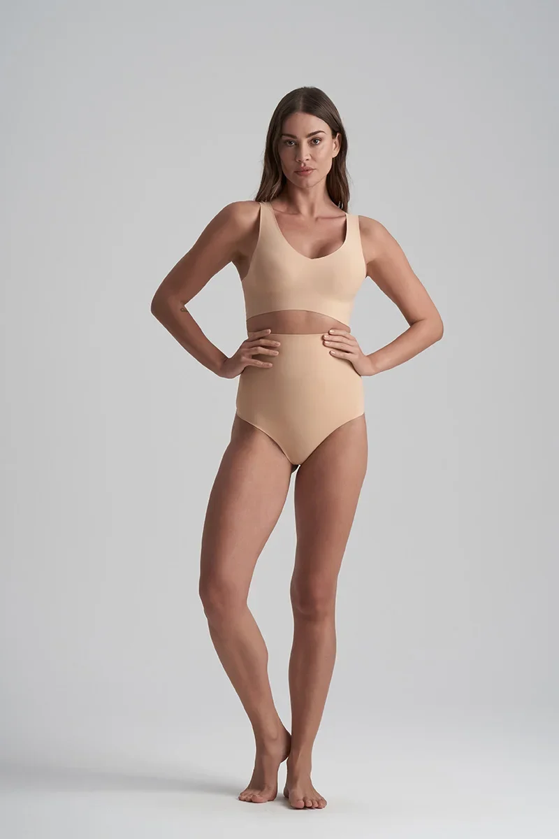 ByeBra – Unsichtbare Shapewear mit leichter Stützwirkung, unsichtbarer High-Waist-Tanga, Beige
