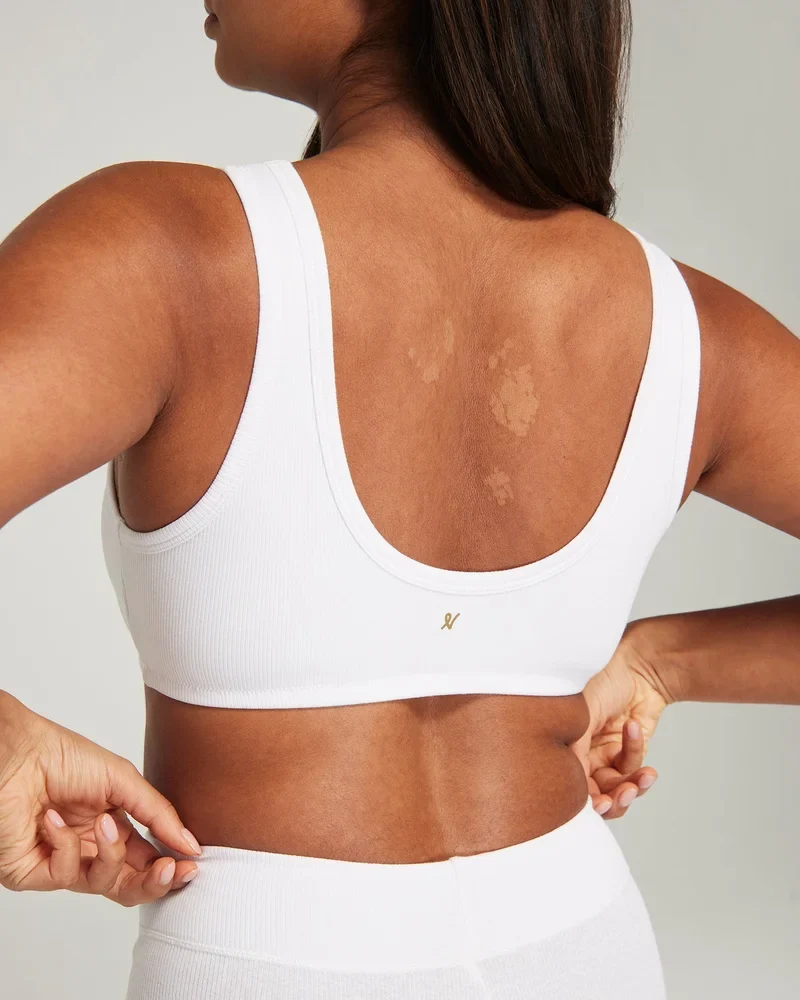 Nudea - Bio-Baumwoll-Bralette mit Dip-Front, Weiß