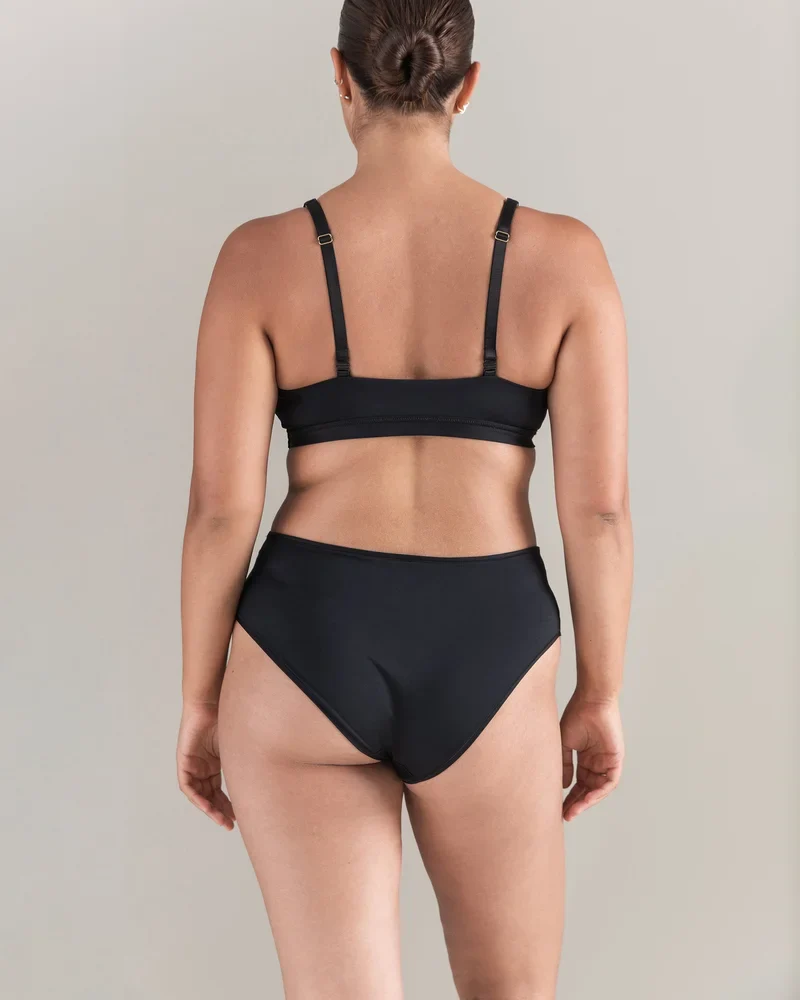 Nudea - Stretch-Bikinihose mit mittelhohem Bund, Schwarz