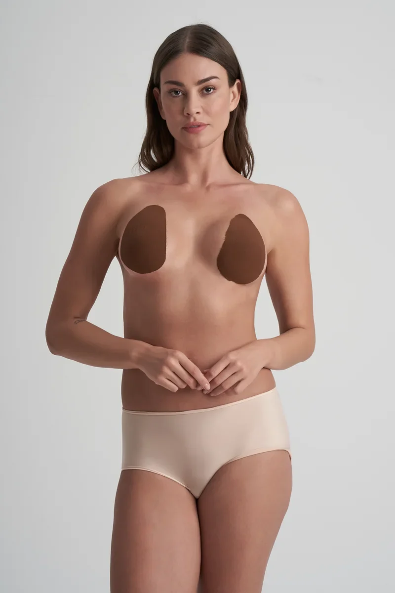 ByeBra – Bruststraffungs-Pads mit Klebestreifen + Brustwarzenabdeckungen aus Satin, Braun