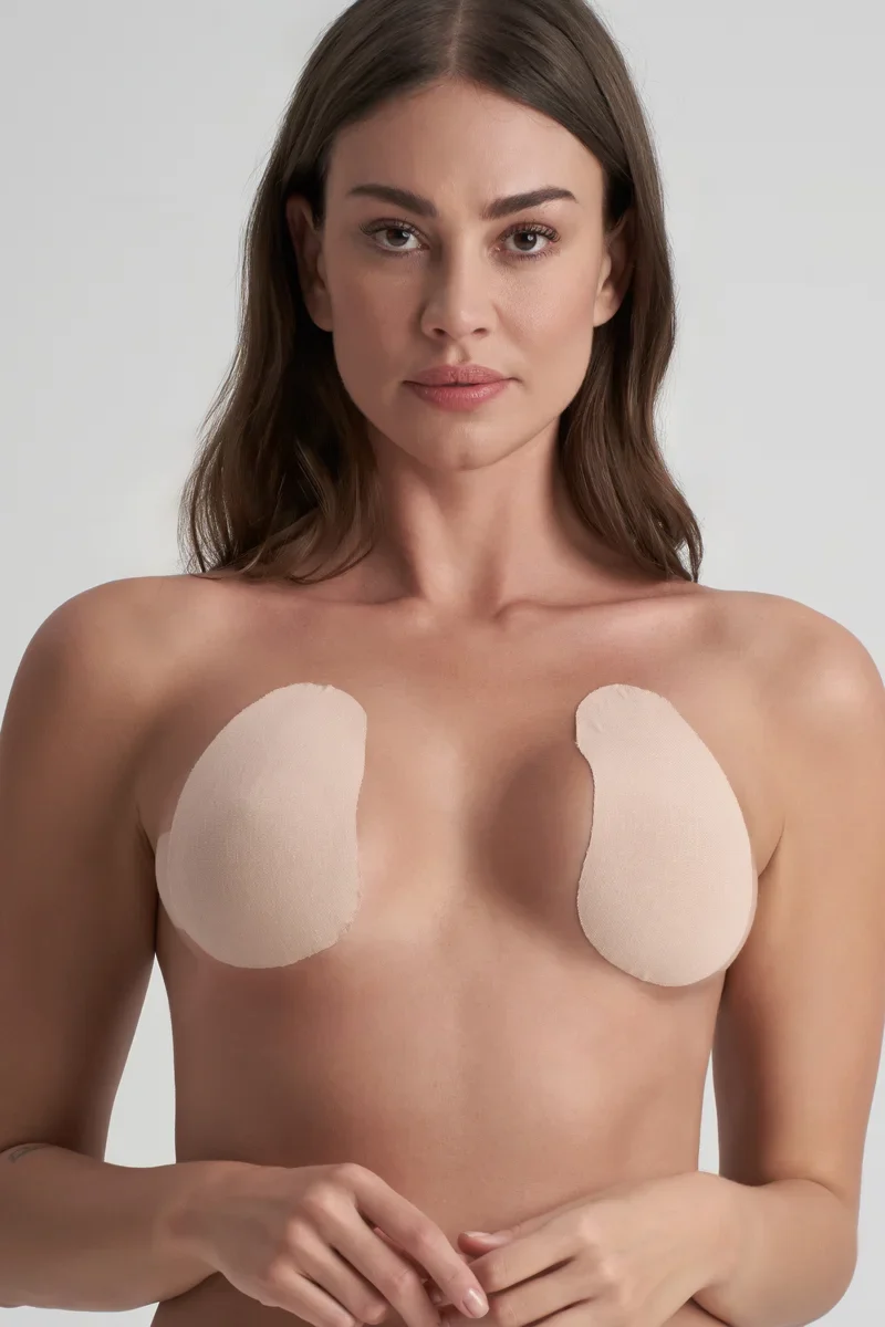 ByeBra – Bruststraffungs-Pads mit Klebestreifen + Brustwarzenabdeckungen aus Satin, Beige