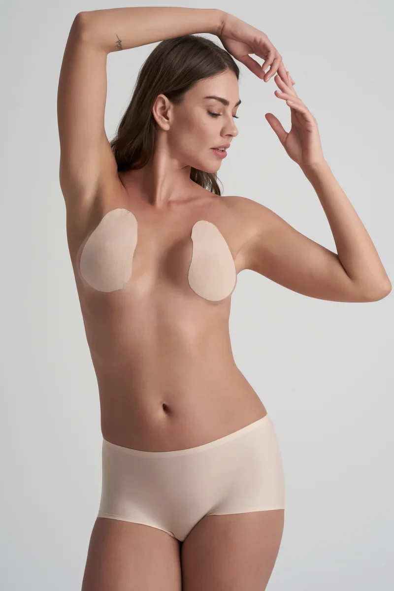 ByeBra – Bruststraffungs-Pads mit Klebestreifen + Brustwarzenabdeckungen aus Satin, Beige