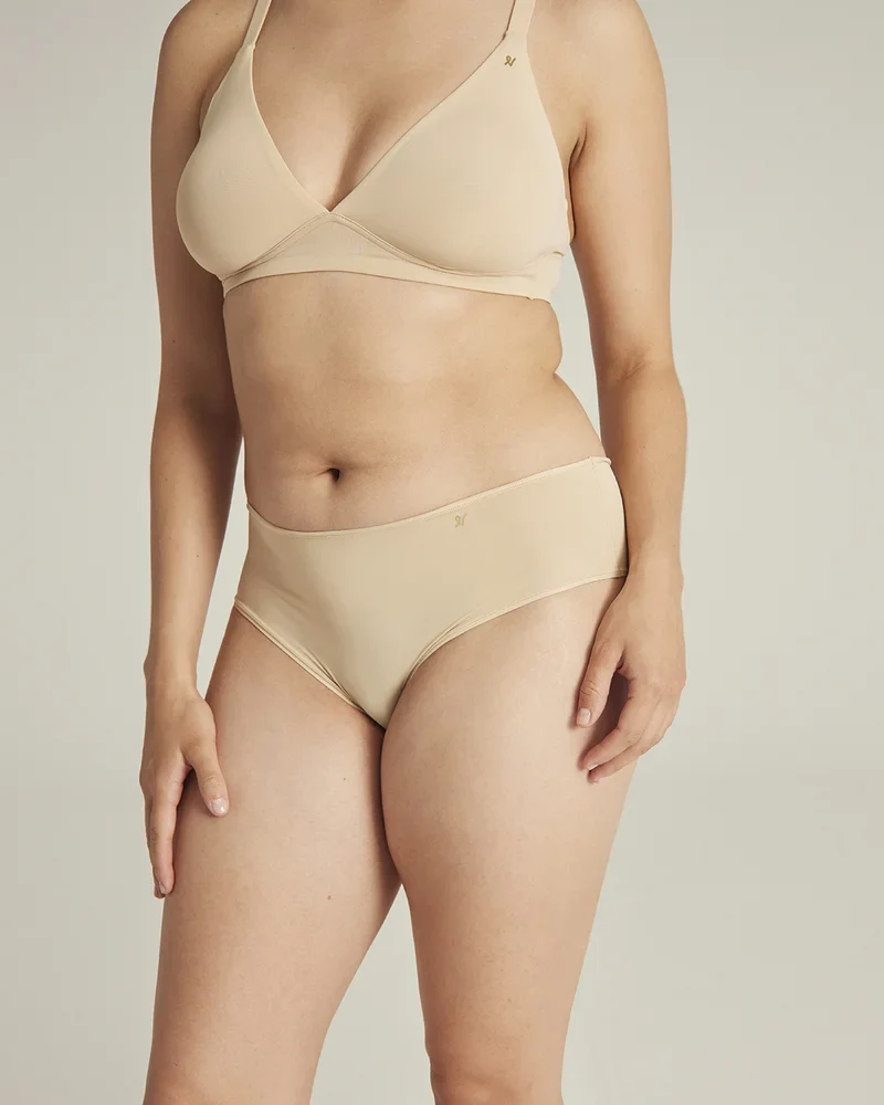Nudea - Stretch-Bikinihose mit mittelhohem Bund, hellbraun