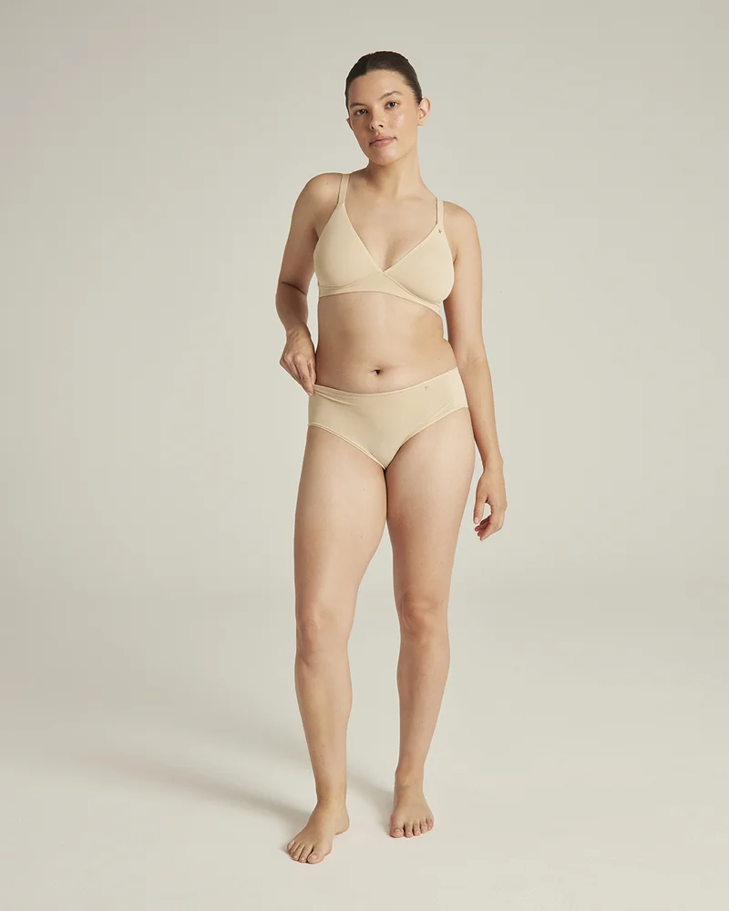 Nudea - Stretch-Bikinihose mit mittelhohem Bund, hellbraun