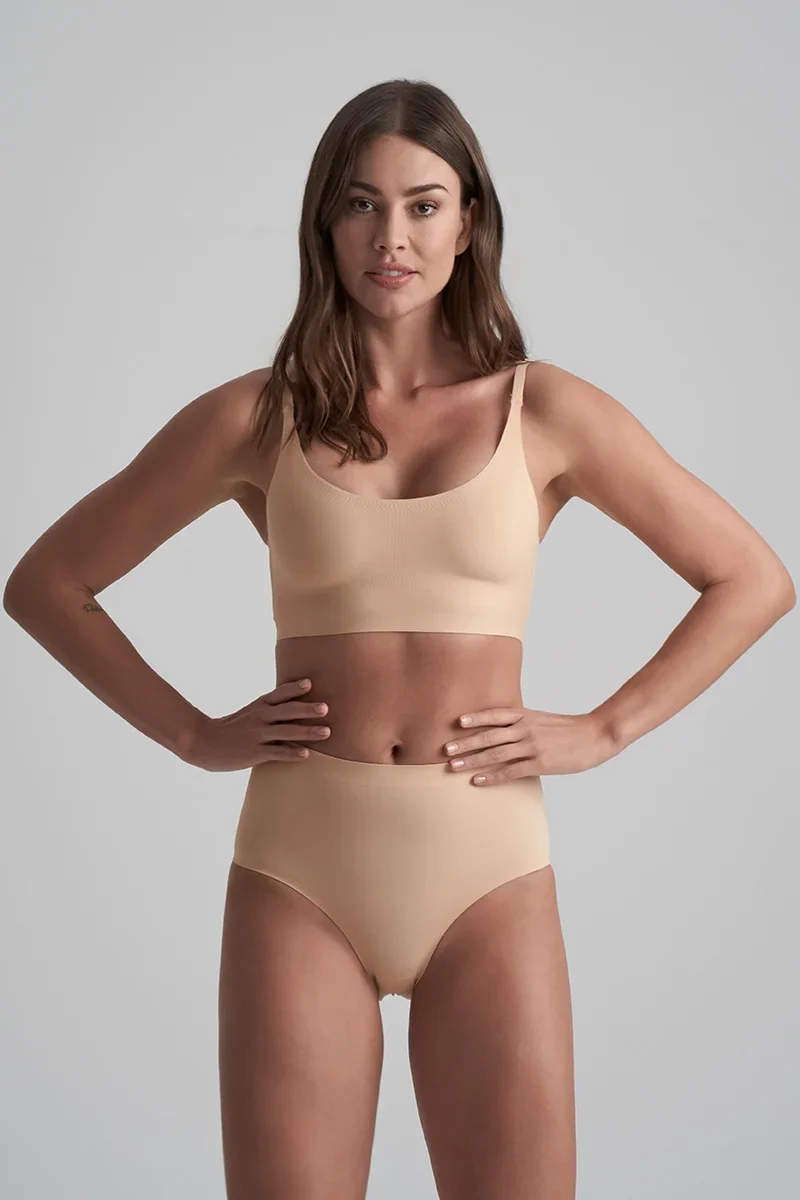 ByeBra – Unsichtbare Shapewear mit leichter Stützwirkung, unsichtbarer Slip mit mittelhohem Bund, Beige