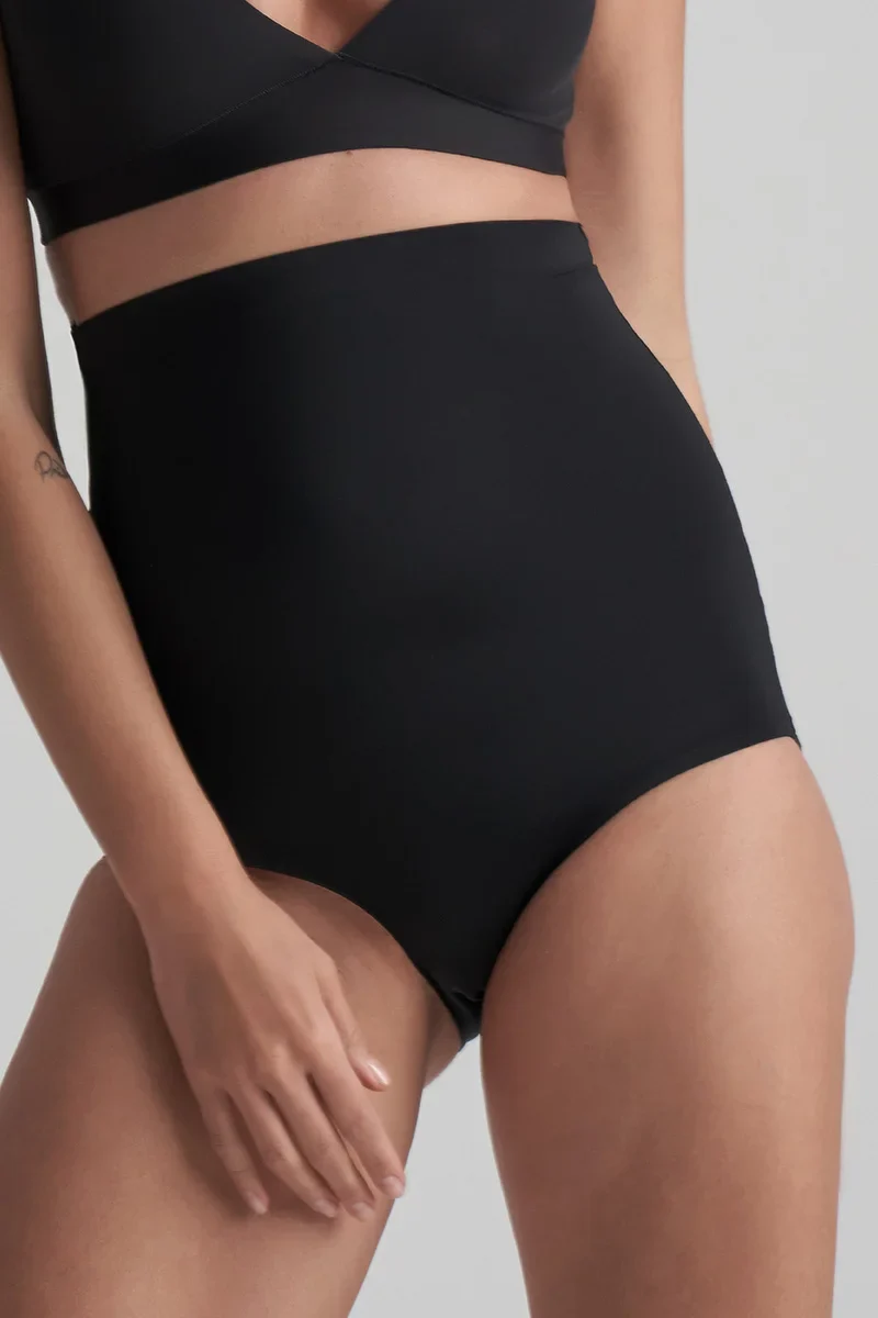 ByeBra – Unsichtbare Shapewear mit leichter Stützwirkung, unsichtbarer High-Waist-Slip, Schwarz