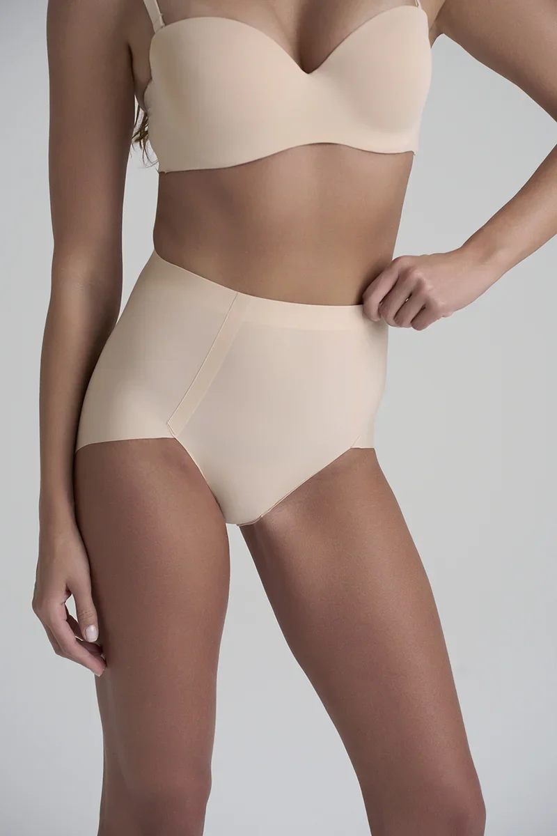 ByeBra – Smooth Essentials (mittlere Stützkraft) Slip mit mittelhohem Bund, 2er-Pack, Beige