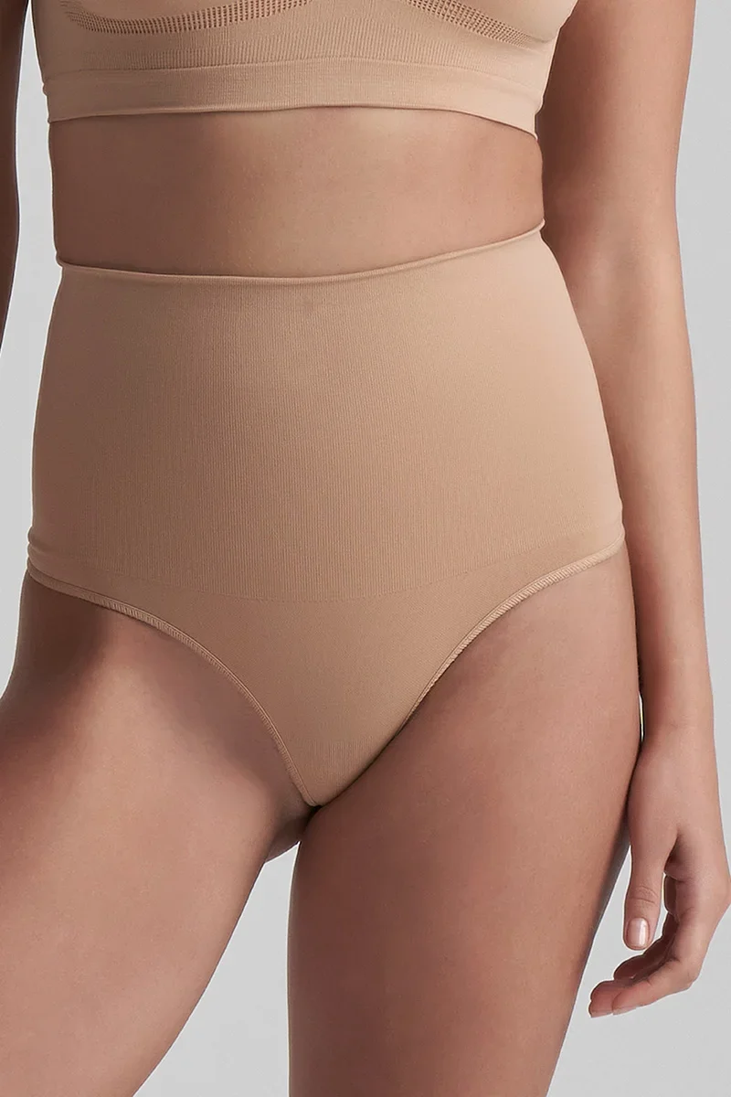 ByeBra – Nahtlose Shapewear (Starker Halt) Nahtloser High-Waist-Tanga Beige
