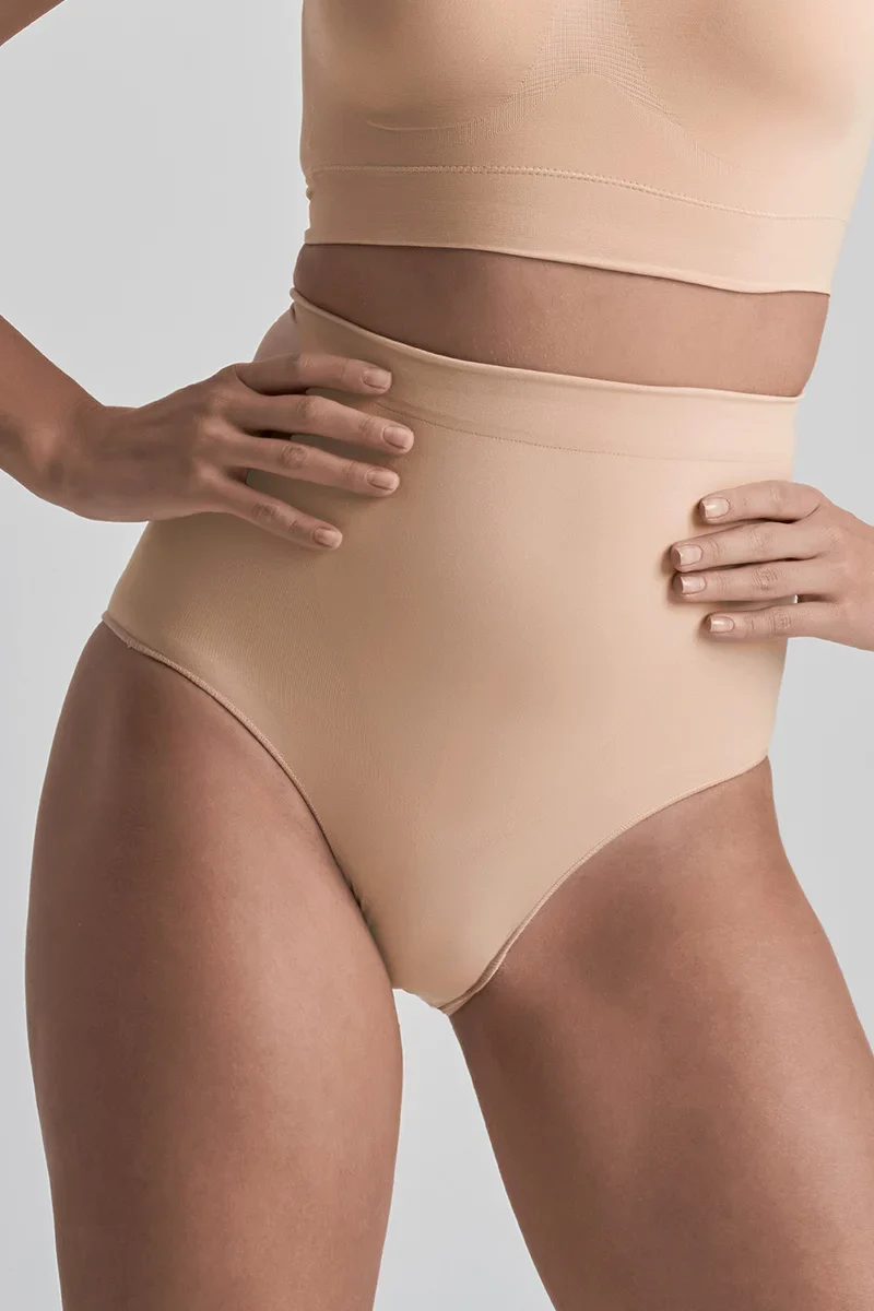 ByeBra – Nahtlose Shapewear (Starker Halt) Soft Touch Mid Waist Slip Beige
