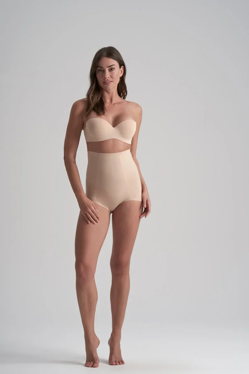 ByeBra – Smooth Essentials (mittlere Stützkraft) High Waist Slip Beige