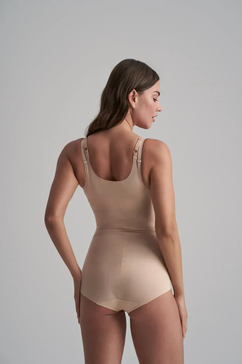 ByeBra – Smooth Essentials Body (mittlere Stützkraft) Beige