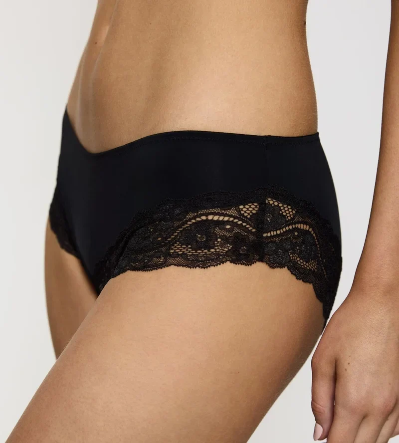 Triumph – Wunderschönes Micro-Hipster-Schwarz