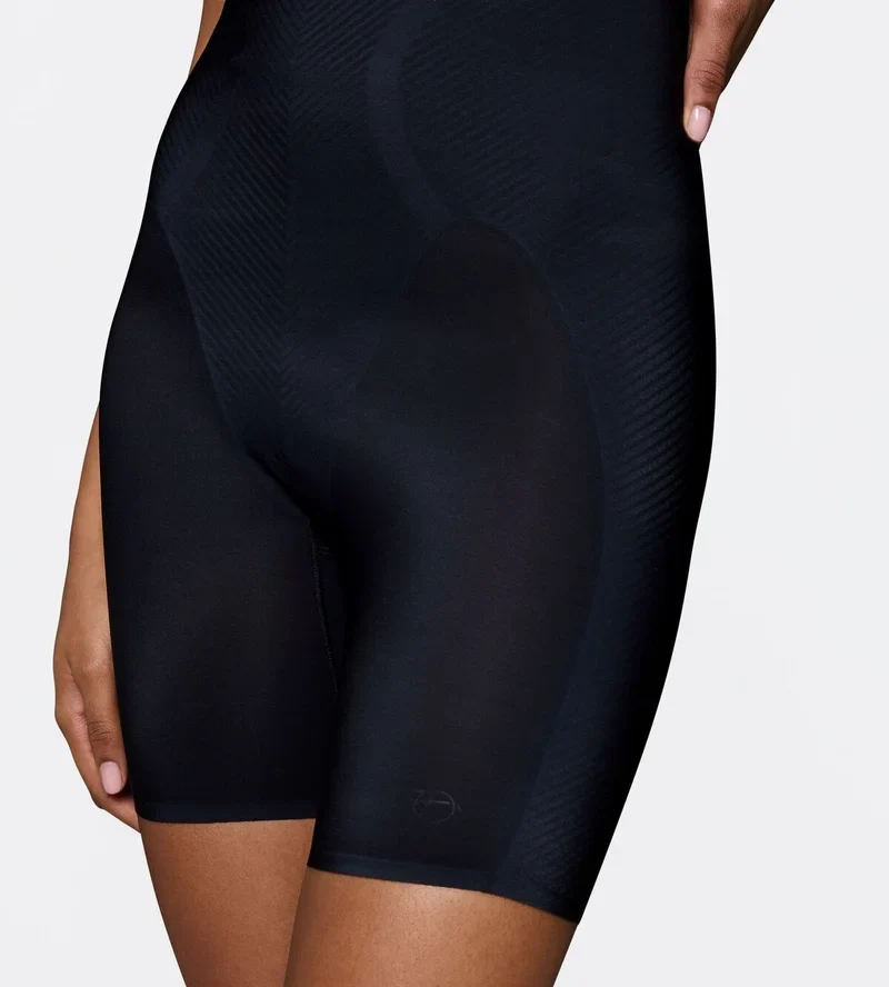 Triumph – Body Make-Up Essentials Illusion Curve Super High Waist Mid-Thigh Schwarz