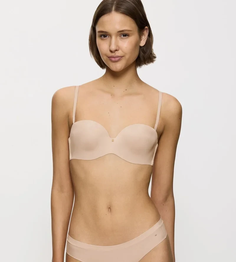 Triumph – Body Make-Up Essentials trägerloser BH in Nude Beige