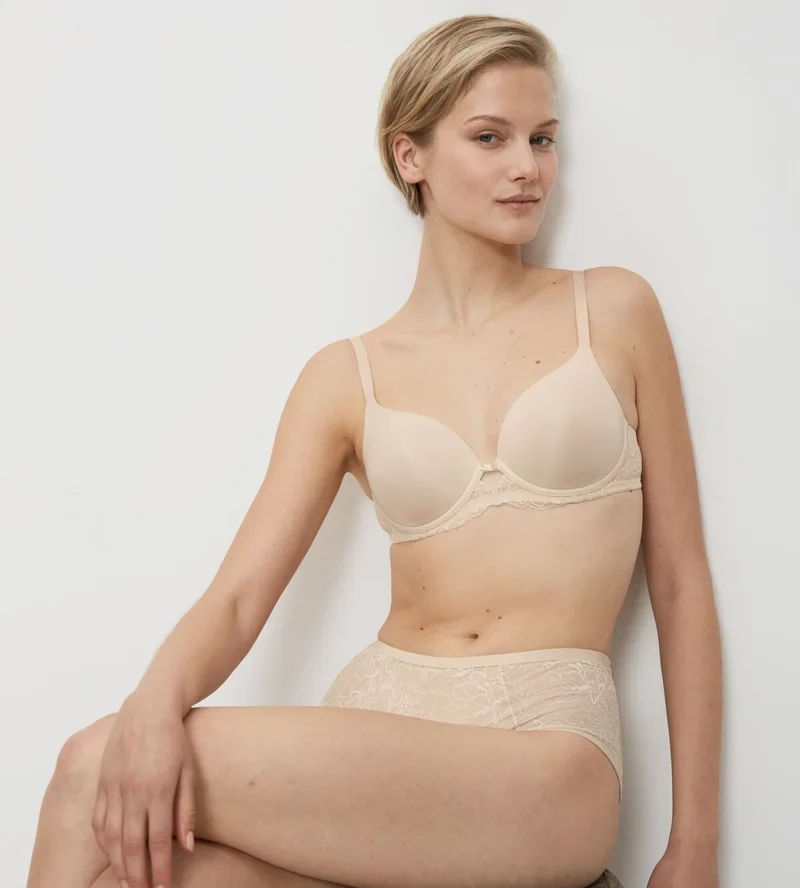 Triumph - Amourette Charm Gepolsterter T-Shirt-BH Creamy Dream