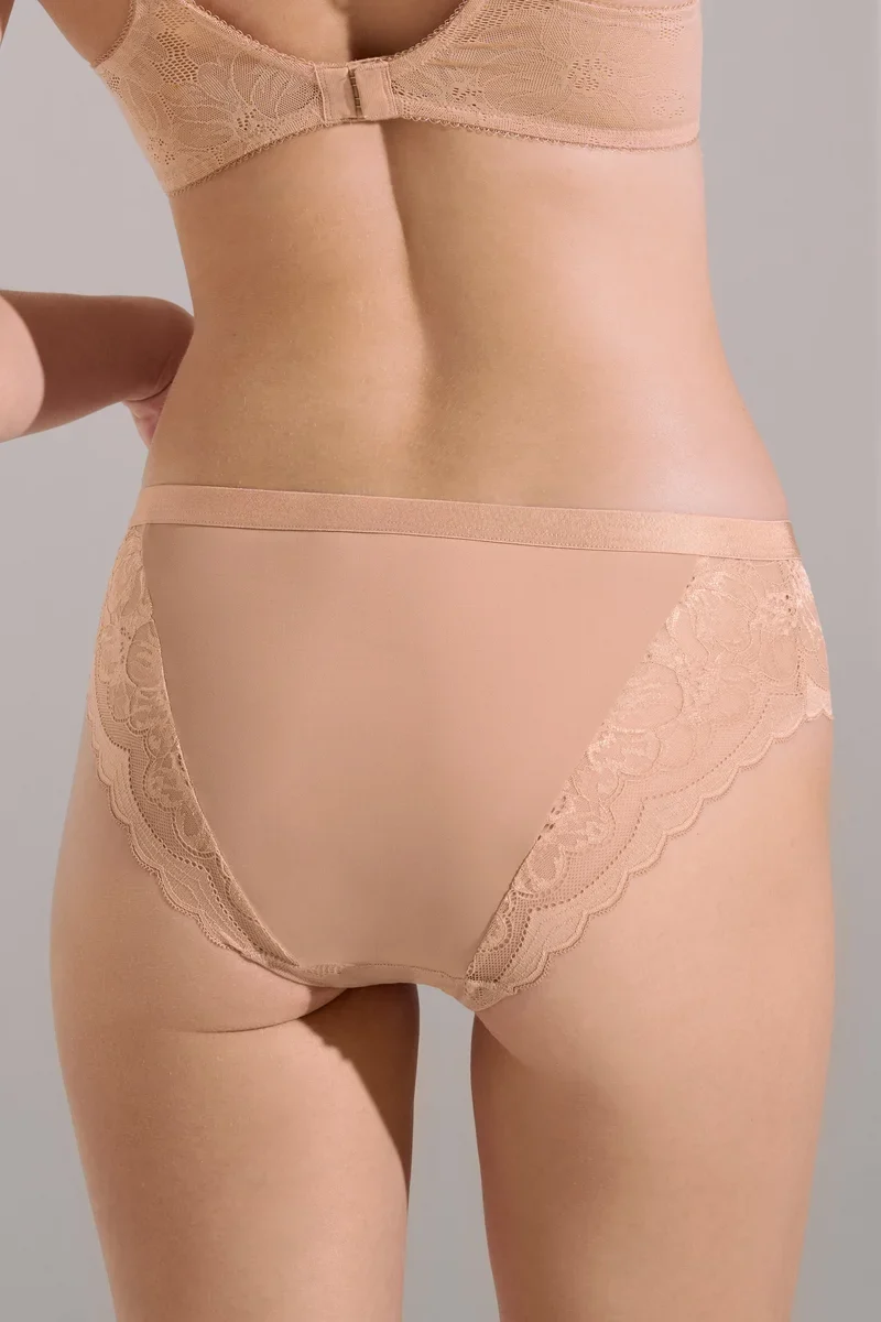 Lisca - Evelyn Slip Sweet Almond