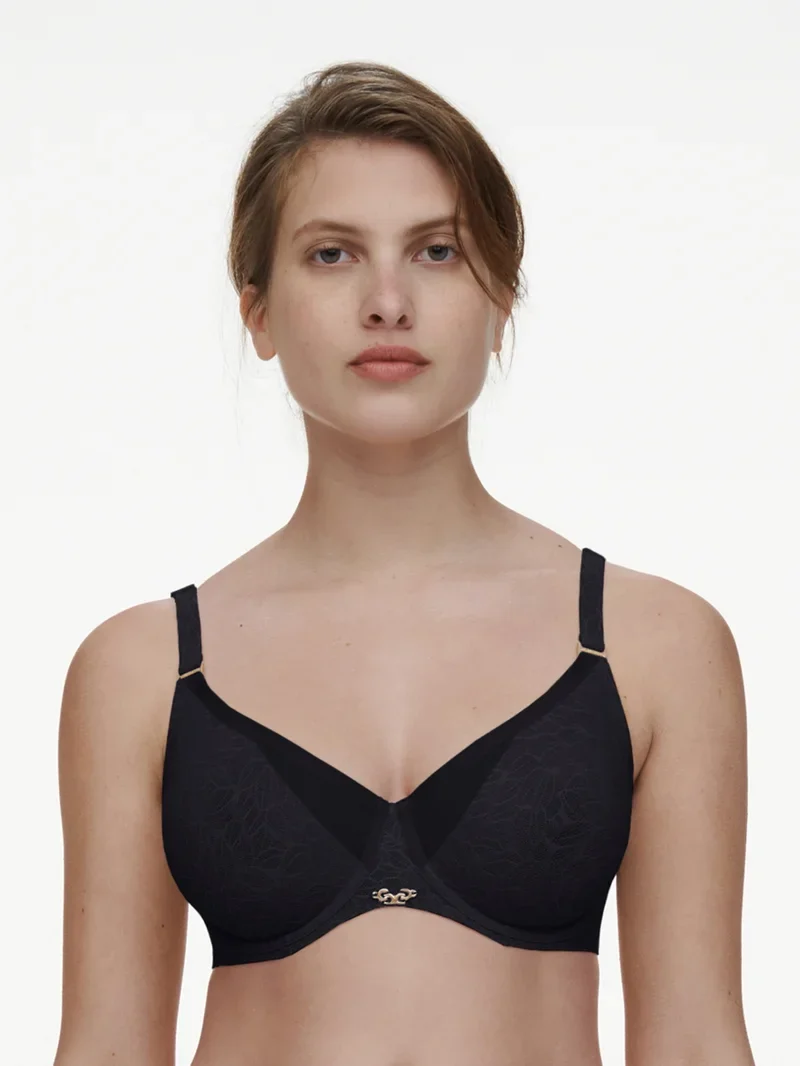 Chantelle - Geformter BH aus reiner Spitze in Schwarz