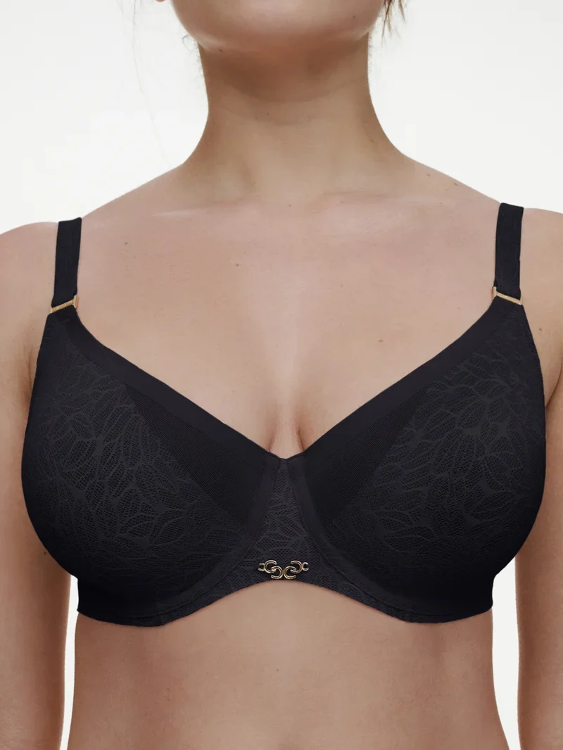 Chantelle - Geformter BH aus reiner Spitze in Schwarz