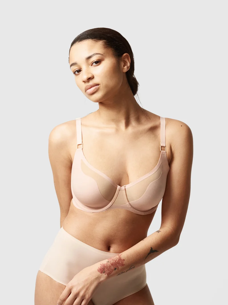 Chantelle – Pure Light bedeckender geformter BH in Goldbeige
