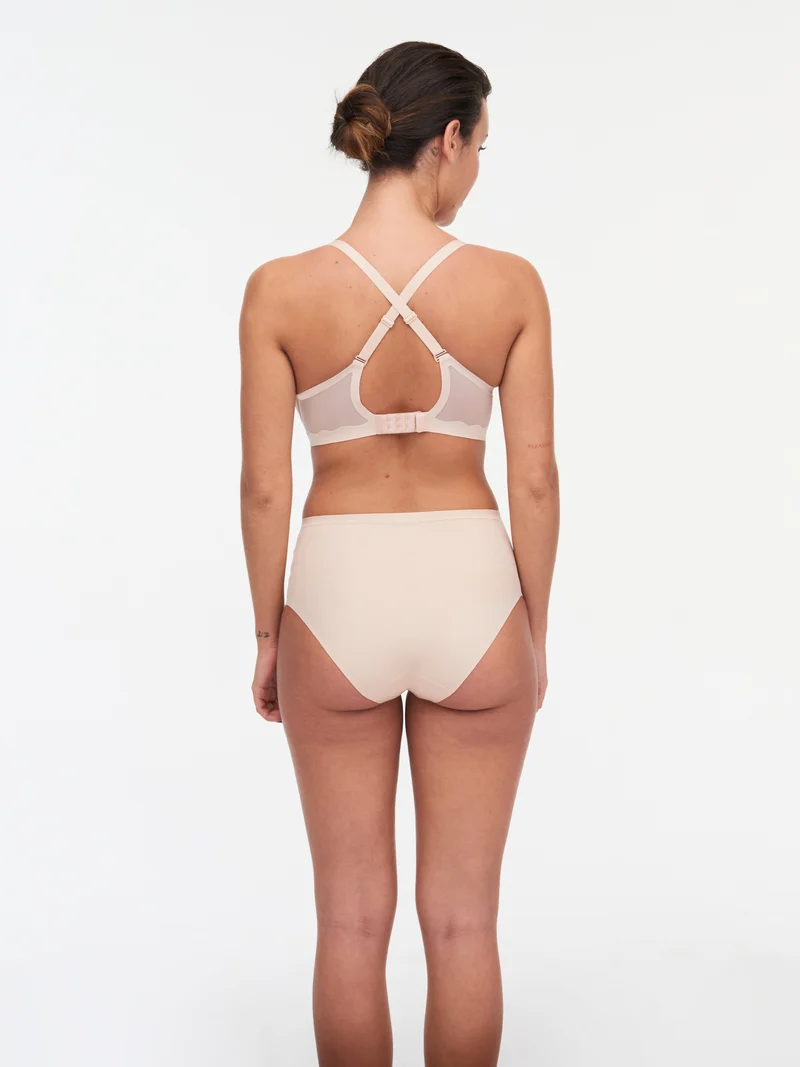 Chantelle – Pure Light Covering Spacer Bra Golden Beige